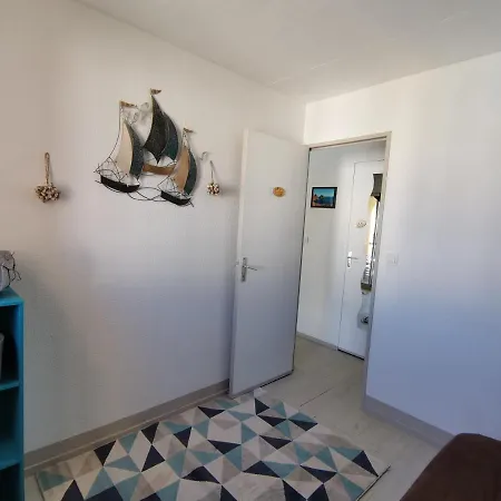 Etoile D'azur T2, Dans Une Avec Piscine. Frejus